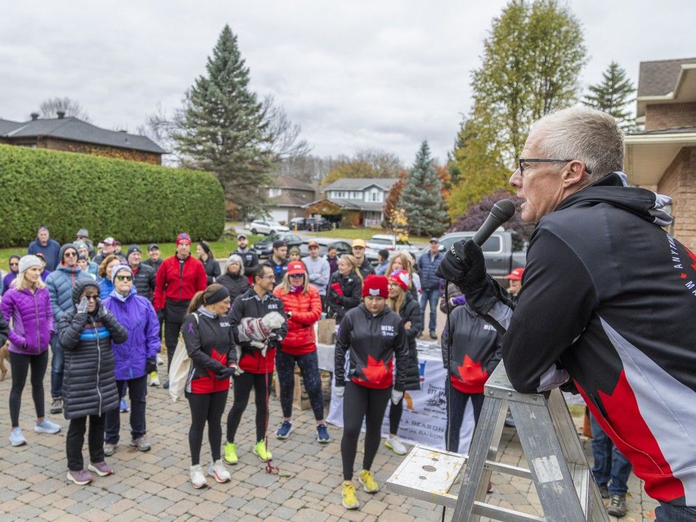  Dr Jon Hooper, Sindy’s husband, addresses the crowd and expressing heartfelt thanks to everyone for their support, both for Sindy’s legacy and for fundraising for The Ottawa Hospital.