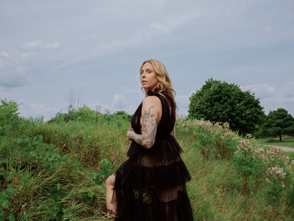  Amanda Rheaume is a Métis folk singer-songwriter from Ottawa. She is a member of the Métis Nation of Ontario with roots in Red River and Anishinaabe ancestors from Lac Seul, Ont.