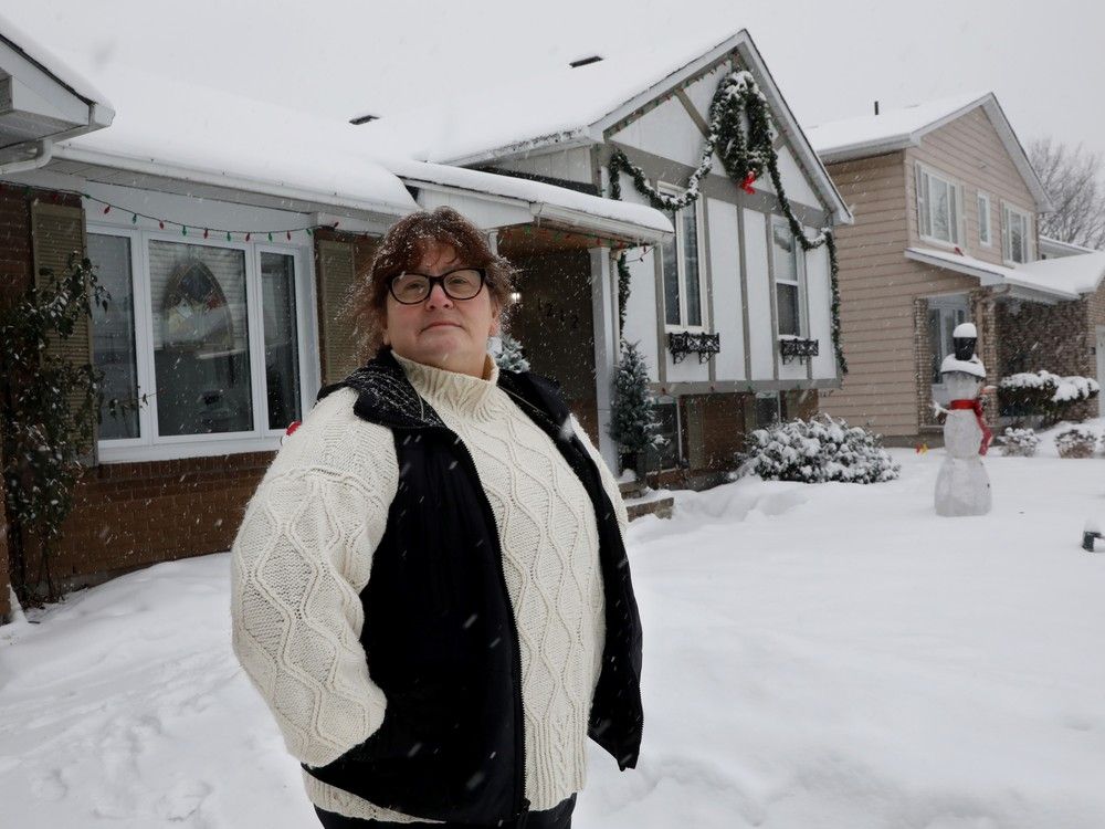 Cheryl Turpin had not received any warning when she found herself without power from 8 a.m. to 7 p.m. on Tuesday at her home in Convent Glen. Hydro Ottawa says a ‘communication lapse’ caused residents to lose power without warning during the planned outages. Cheryl Turpin had not received any warning when she found herself without power from 8 a.m. to 7 p.m. on Tuesday at her home in Convent Glen. Hydro Ottawa says a ‘communication lapse’ caused residents to lose power without warning during the planned outages.