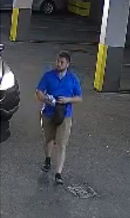  The Ottawa Police Service is seeking the public’s assistance in identifying a suspect after an assault on Oct. 3, 2025 in the 2000 block of Carling Avenue.