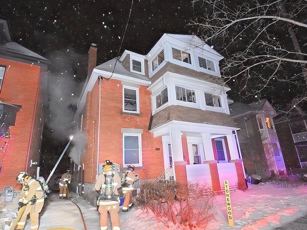 Firefighters managed to control the fire from the front of the building