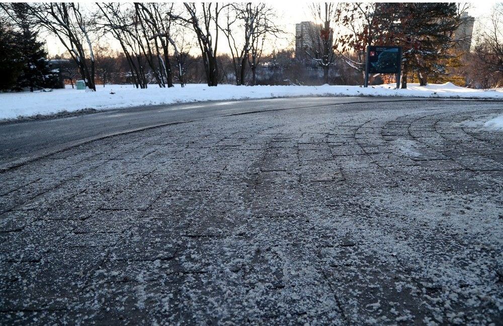Salt usage appears to be heavy in the Hog’s Back Park parking lot in this photo taken on Dec. 12. Salt usage appears to be heavy in the Hog’s Back Park parking lot in this photo taken on Dec. 12.