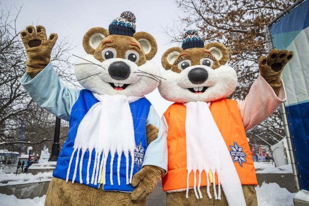  Winterlude mascots Papa Ice Hog and Mama Ice Hog at the entrance to Confederation Park, greeting guests to the winter festival fun.