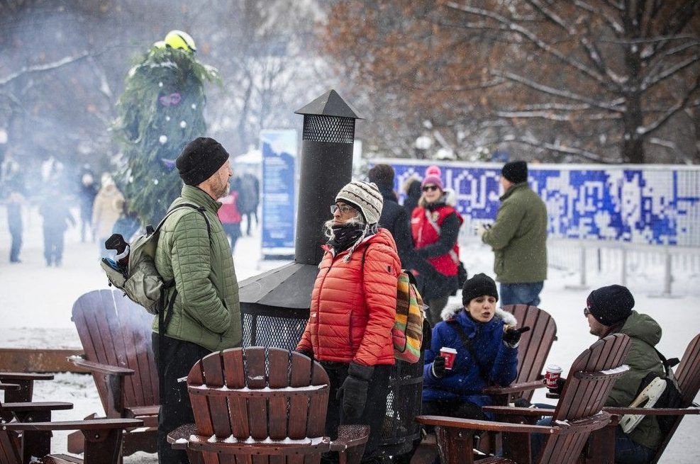  Warm fire pits offered the perfect places to pause, warm up, and enjoy a hot coffee or a BeaverTail, a Winterlude staple.