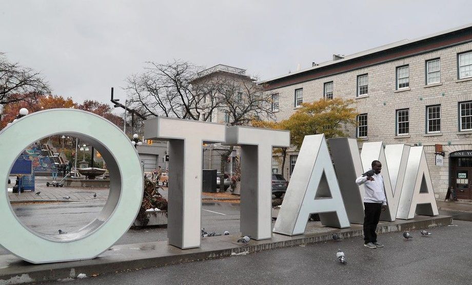  The illuminated Ottawa sign on George Street in the ByWard Market.