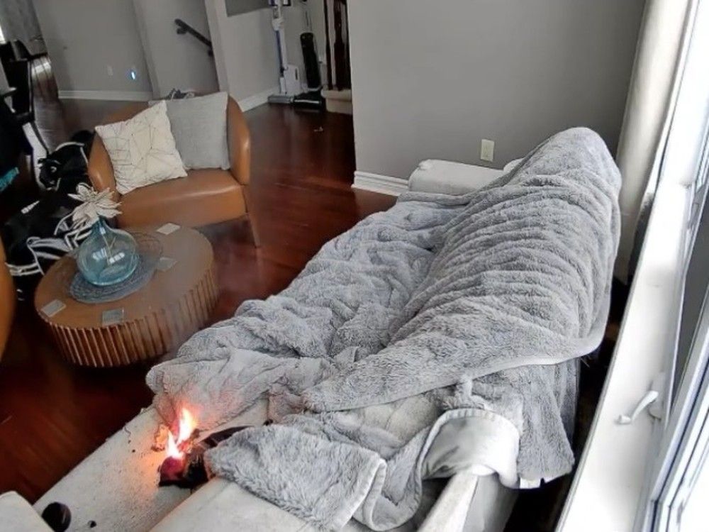  Firefighters quickly contained a fire in an Orléans home on Thursday morning and safely rescued a dog from inside the residence.