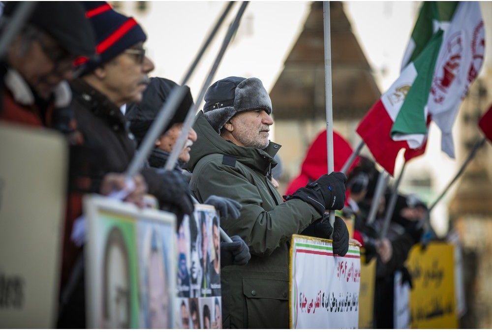  A small group of Iranian protesters lined the sidewalk along Wellington Street near Parliament Hill on Jan. 10, 2026, calling on Canada to support anti-government protests in Iran.