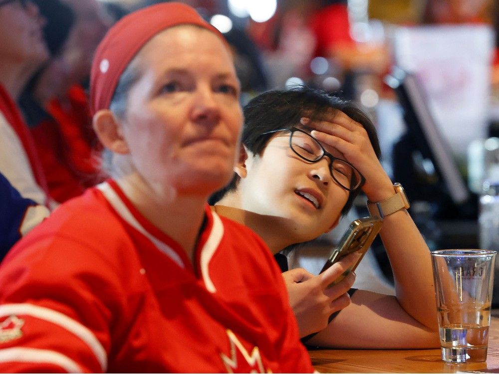 Silver lining: Fans remain proud of Canadian women's hockey team
