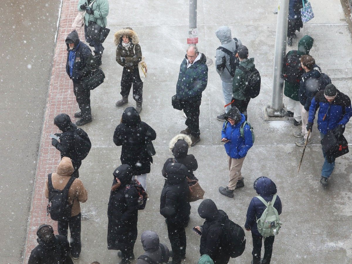  OC Transport passengers line up to take the R1 replacement buses with the LRT not running because of ice storm damage.