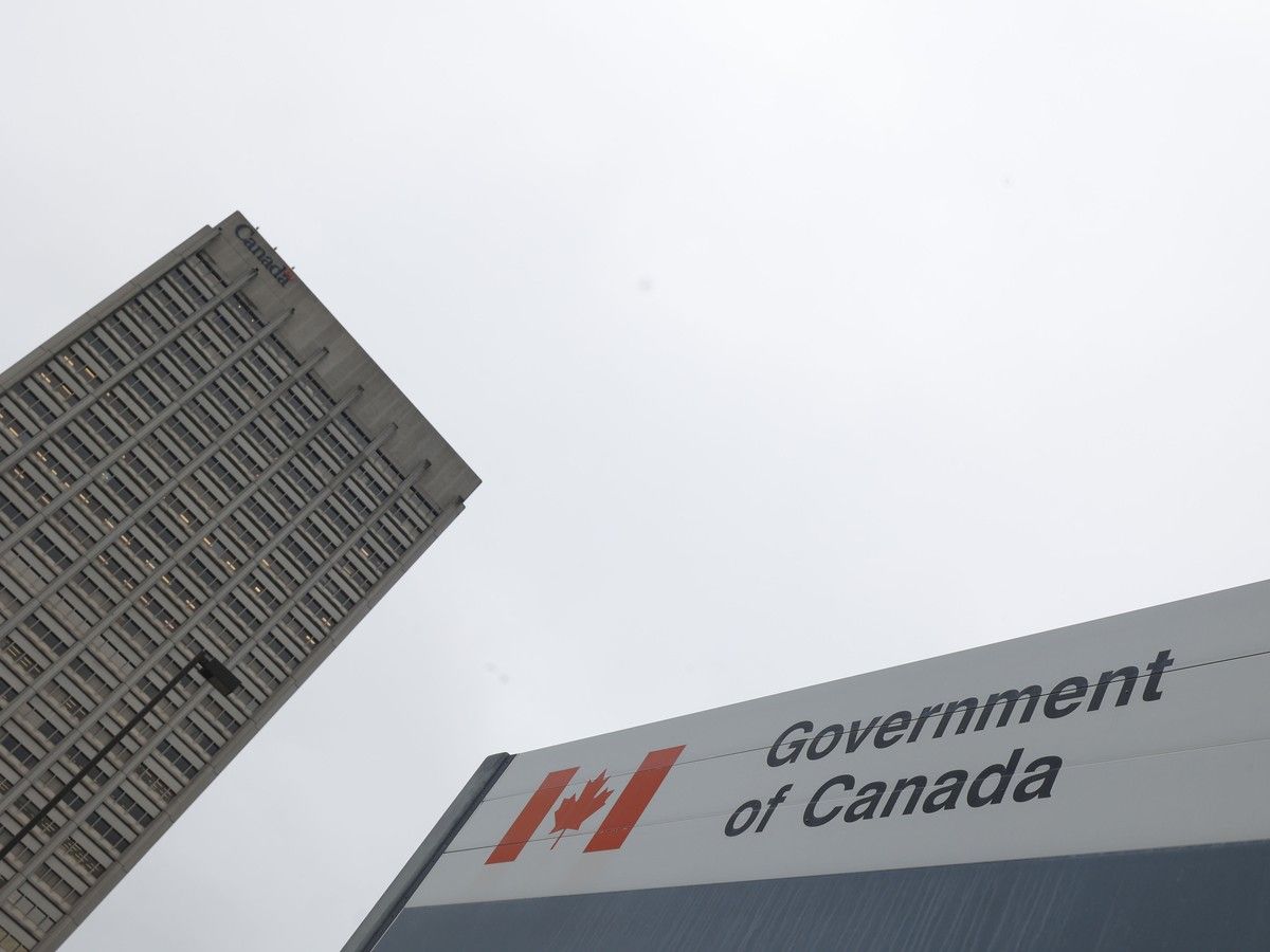  The government&rsquo;s early retirement incentive waives pension penalties for eligible public servants.