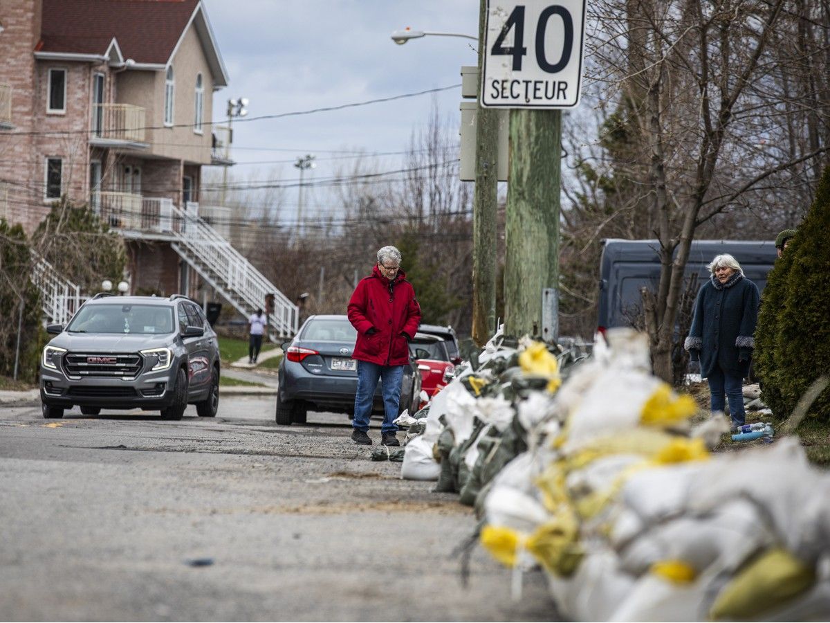  Floodwaters swelled along the Ottawa River in Gatineau on Sunday, April 19, 2026, leading to localized flooding. Authorities urged residents in low-lying areas to remain cautious. Sandbags lined Rue Moreau Sunday in preparation for flooding in the area.