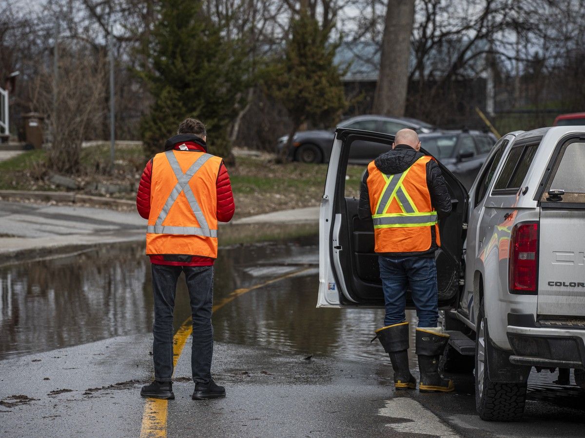  Floodwaters continued to swell along the Ottawa River in Gatineau on Sunday, April 19, 2026, as authorities urged residents in low-lying areas to remain cautious.