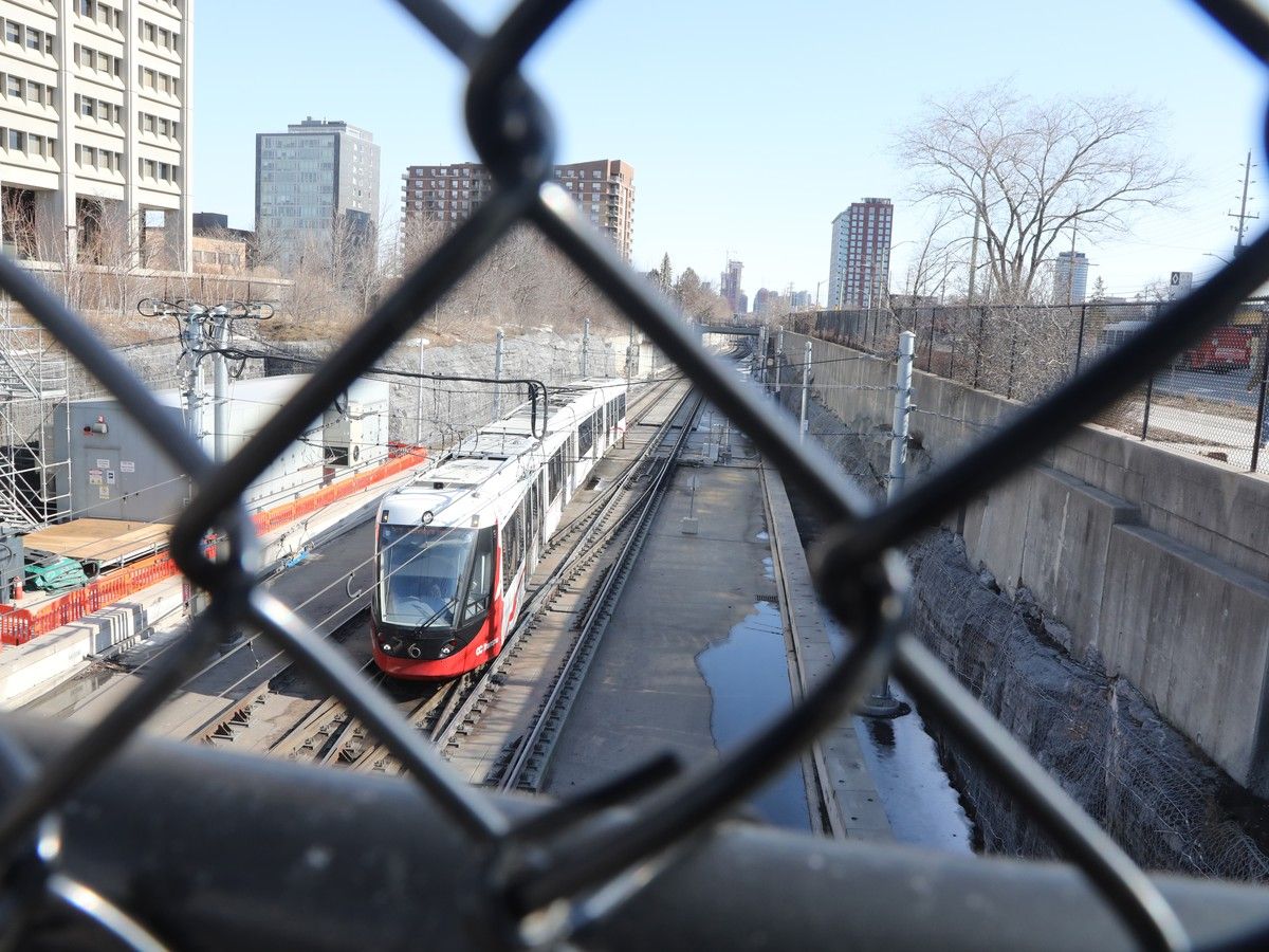  Transit was a top priority for Ottawa voters who responded to a survey in April. JEAN LEVAC/Ottawa Citizen