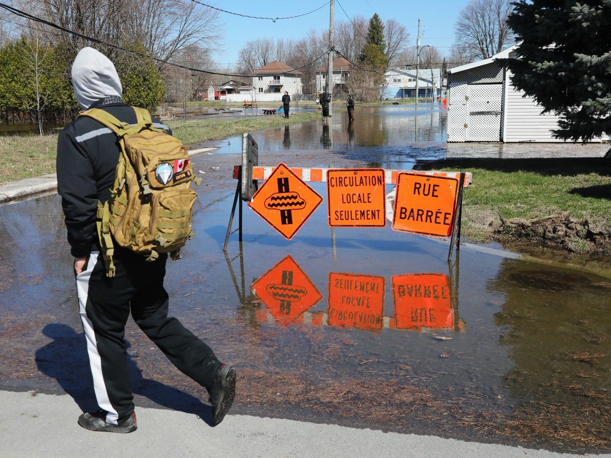  Flooding on Ren&eacute; Street in Gatineau, April 20, 2026.
