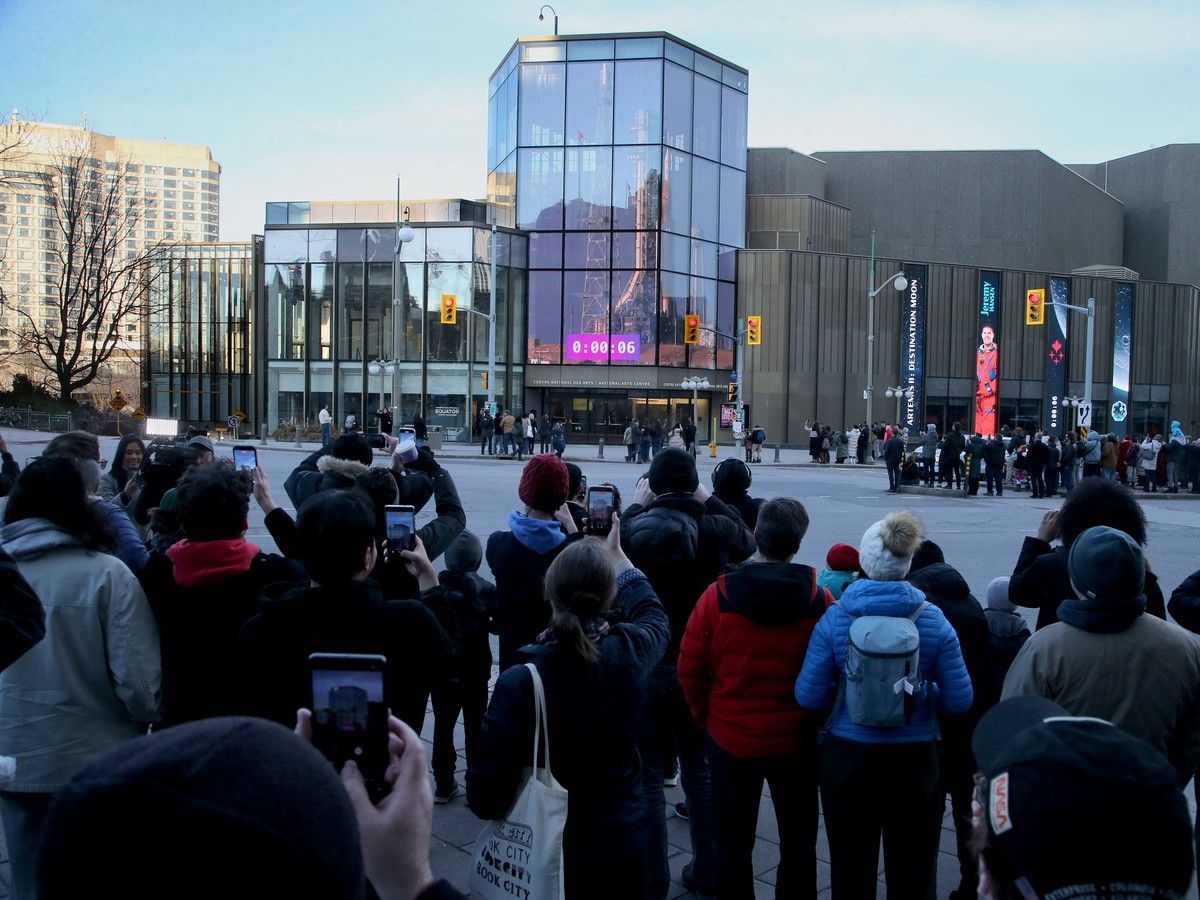 Artemis II launch draws hundreds to viewing on NAC’s Kipnes Lantern