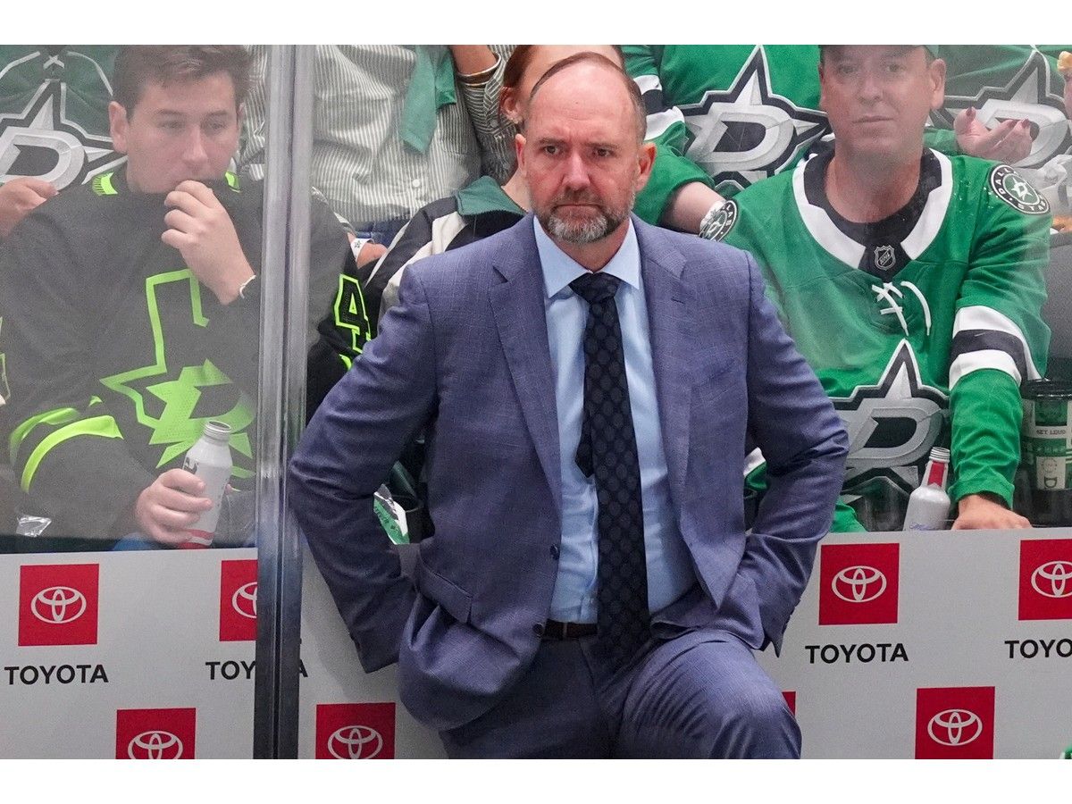 New York Islanders show Patrick Roy the door and bring in Peter DeBoer