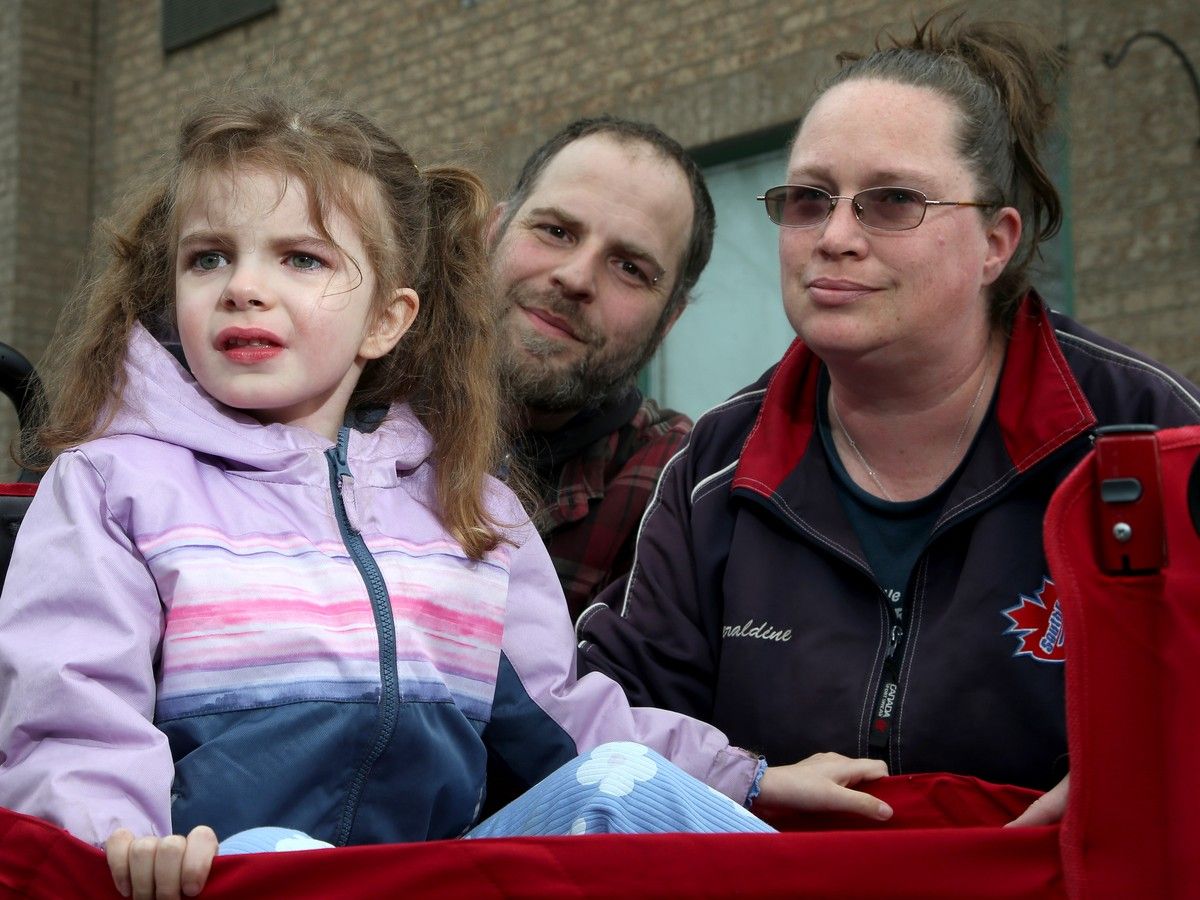  Jennifer and Andrew try to get one picture with their daughter, Arizona, 4, where she isn’t screaming or thrashing about. She has autism and doesn’t like strangers or cameras, so getting her picture taken is an ordeal. Recently, the last full-time education assistant in Arizona’s classroom left and caused all the walls to fall for the family, forcing Jennifer to leave her job and landing them now in a shelter.