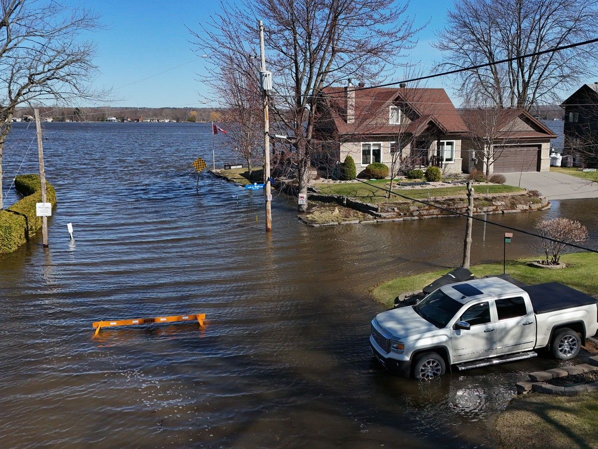  Water is rising on the Ottawa River near Rockland on Boise Lane causing some flooding for home owners who live near the water.