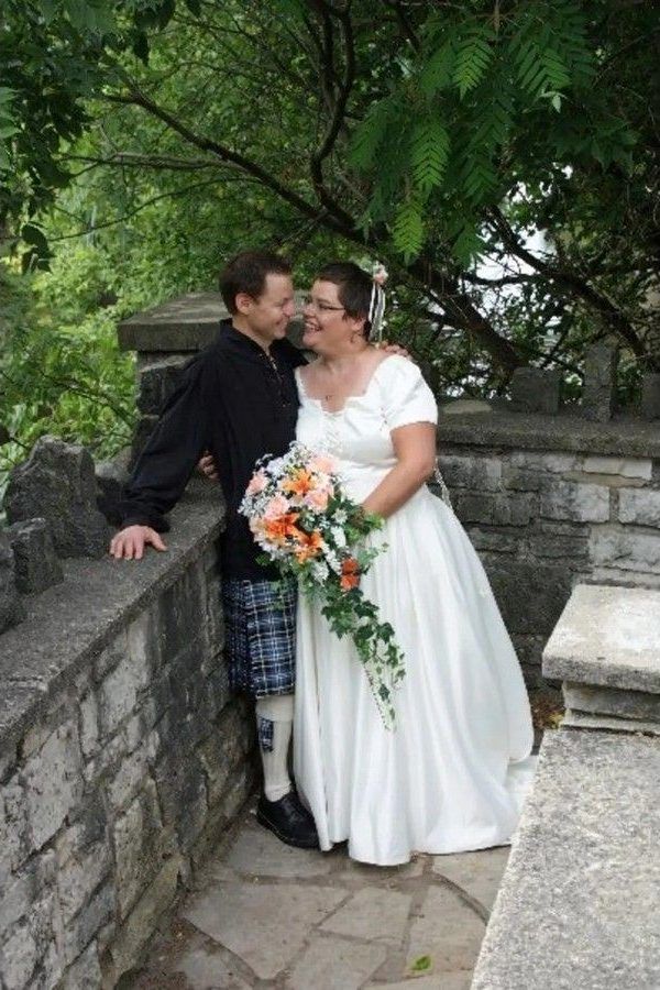  Peter and Amanda Clark celebrated their 10th anniversary at Elora Gorge on July 28, 2011. Peter, a school crossing guard, died following a hit-and -run in Barrhaven on March 23, 2026.