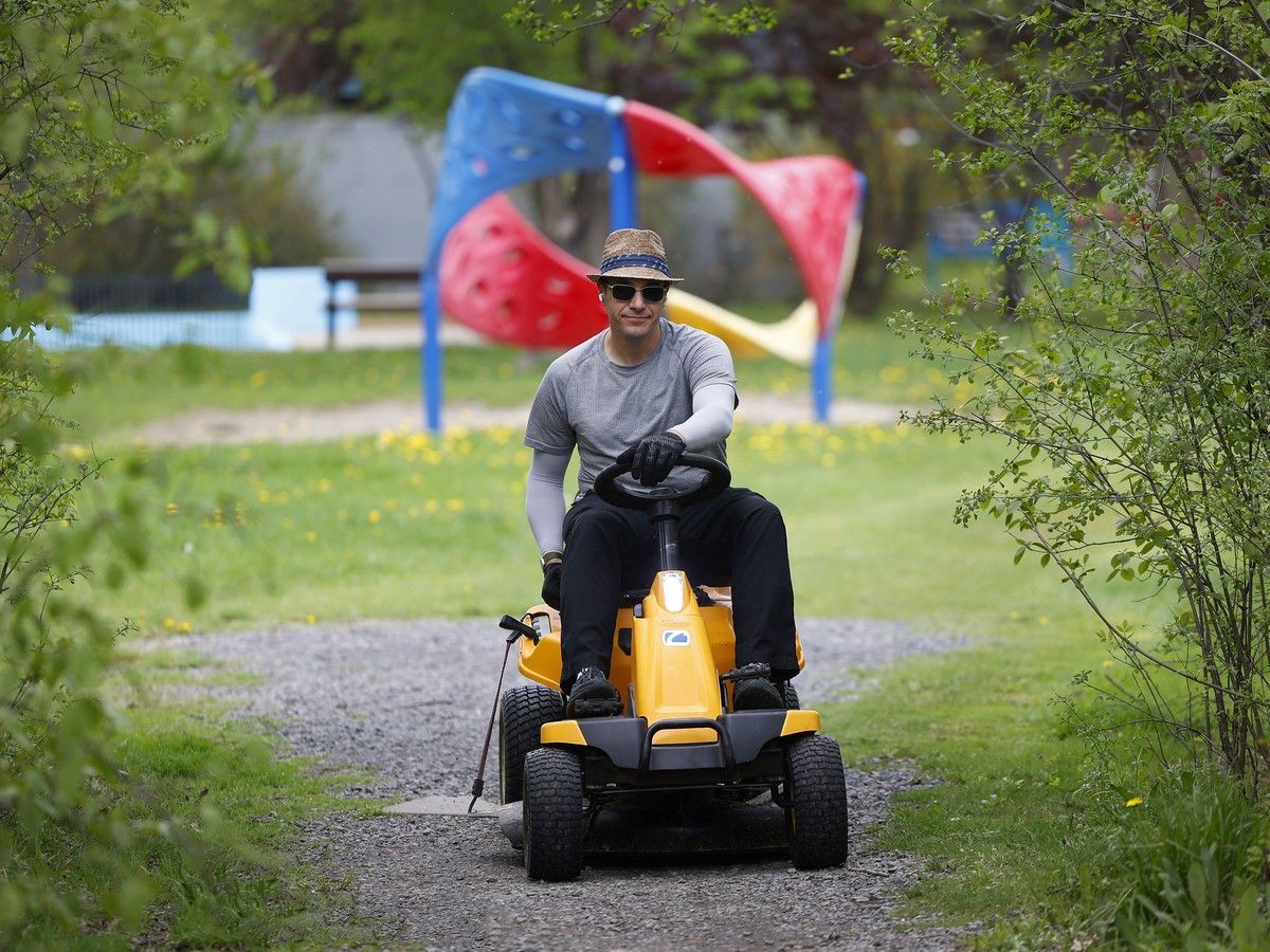  Mike Herzog on his way to volunteer mowing pathways for people and pets to enjoy along the hydro corridor from The Perley and Rideau Veterans’ Health Centre to Alta Vista Road.