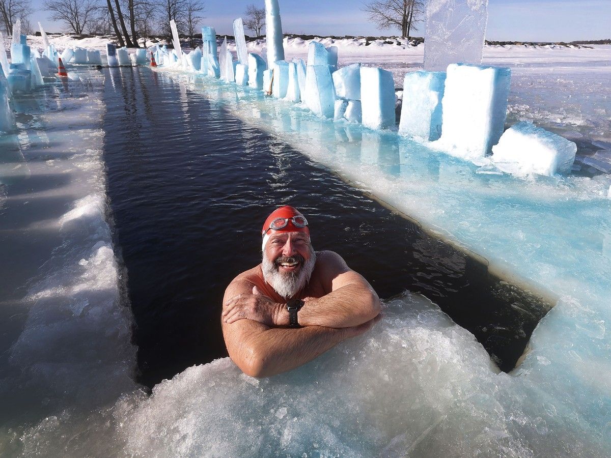  Ottawa ice swimmer Tom Heyerdahl arrives at Britannia Bay in Ottawa to prepare to ice swim in an outdoor make shift winter pool cut into the ice. in this 2024 file photo.