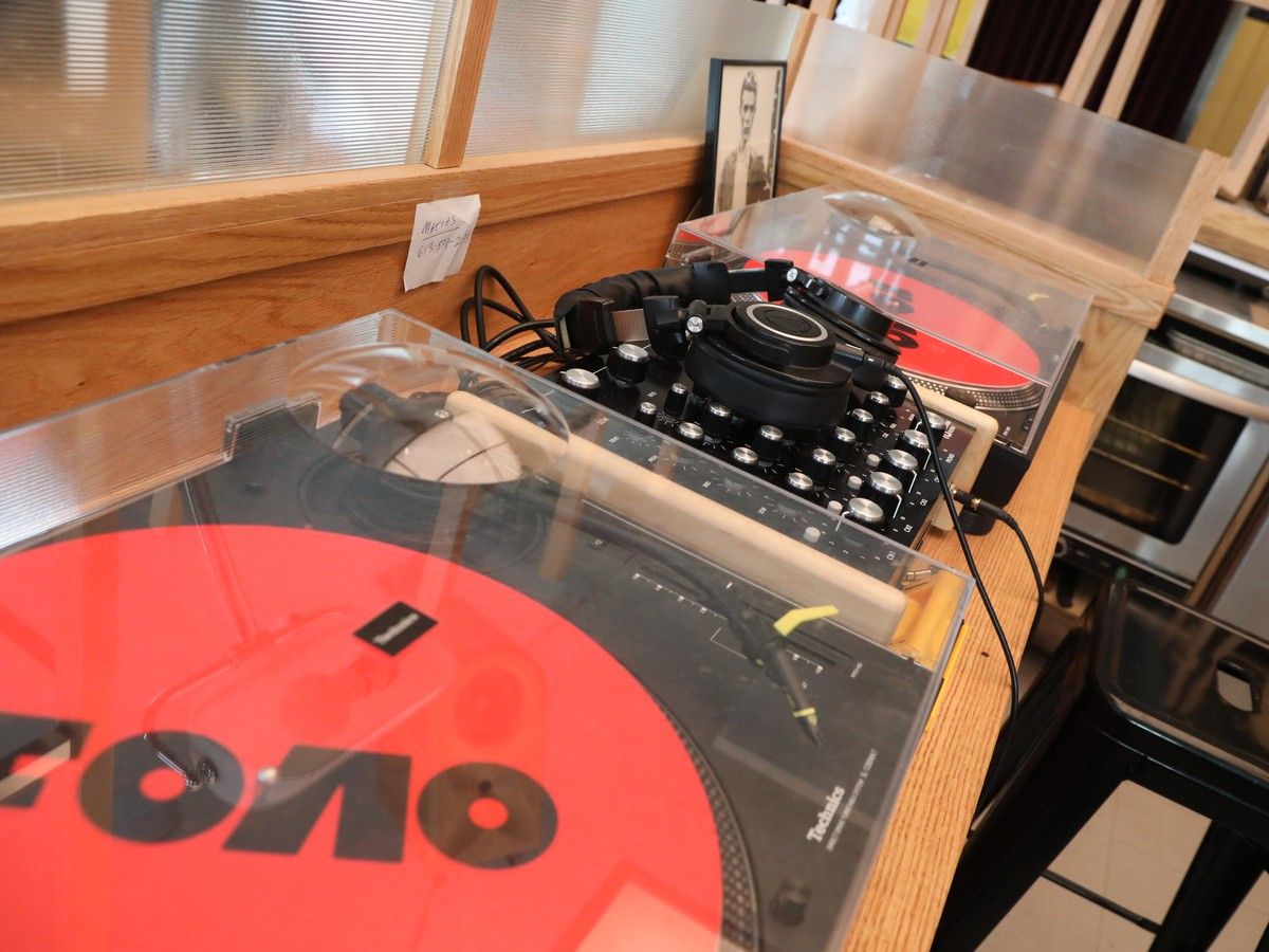  Arguably the best thing about FONO, writes Lynn Saxberg, is the fact that you can hold a conversation while the music is playing.