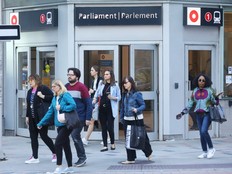 People in downtown Ottawa on Sept. 10, 2024, the day that public servants started returning to their offices.