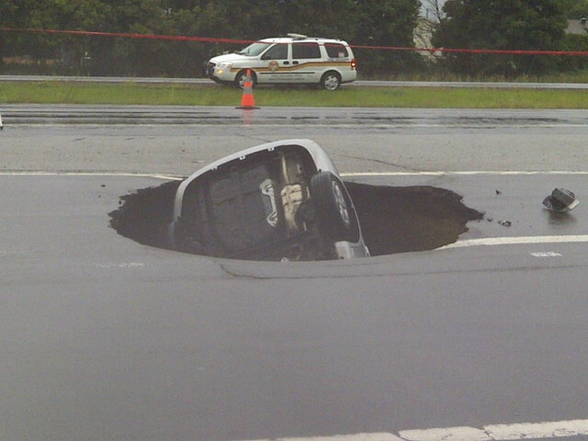 J.P. Ungar’s car fell into a sinkhole on the eastbound off-ramp of Regional Road 174. J.P. Ungar’s car fell into a sinkhole on the eastbound off-ramp of Regional Road 174.