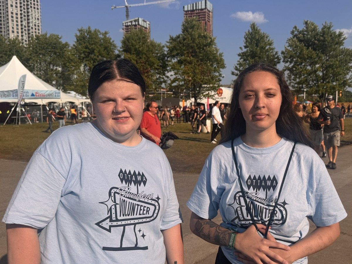  Kirsty Dominique (L) and Ella Wall (R) are volunteers working at the festival&rsquo;s gates crew.