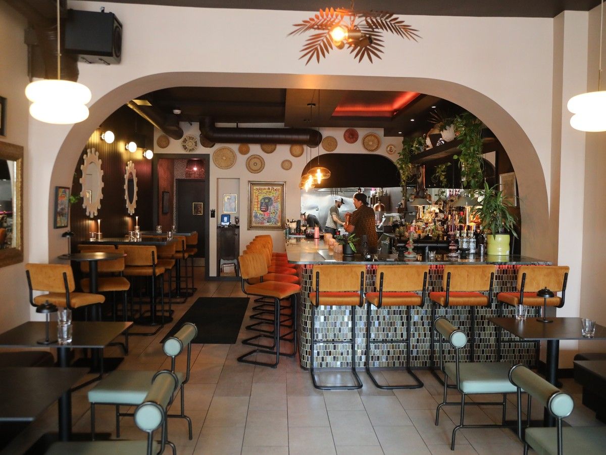 bar