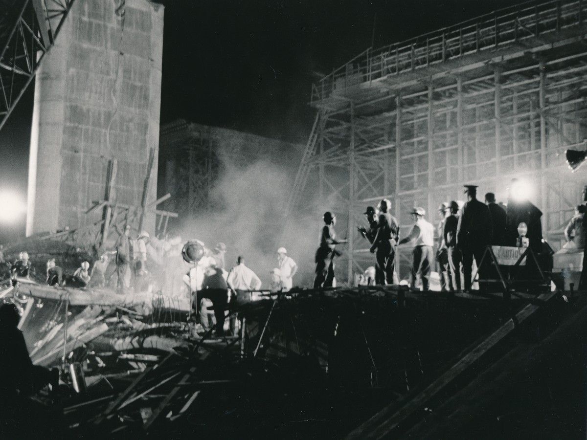 Rescue efforts at the Heron Road Bridge collapse, Aug. 10, 1966