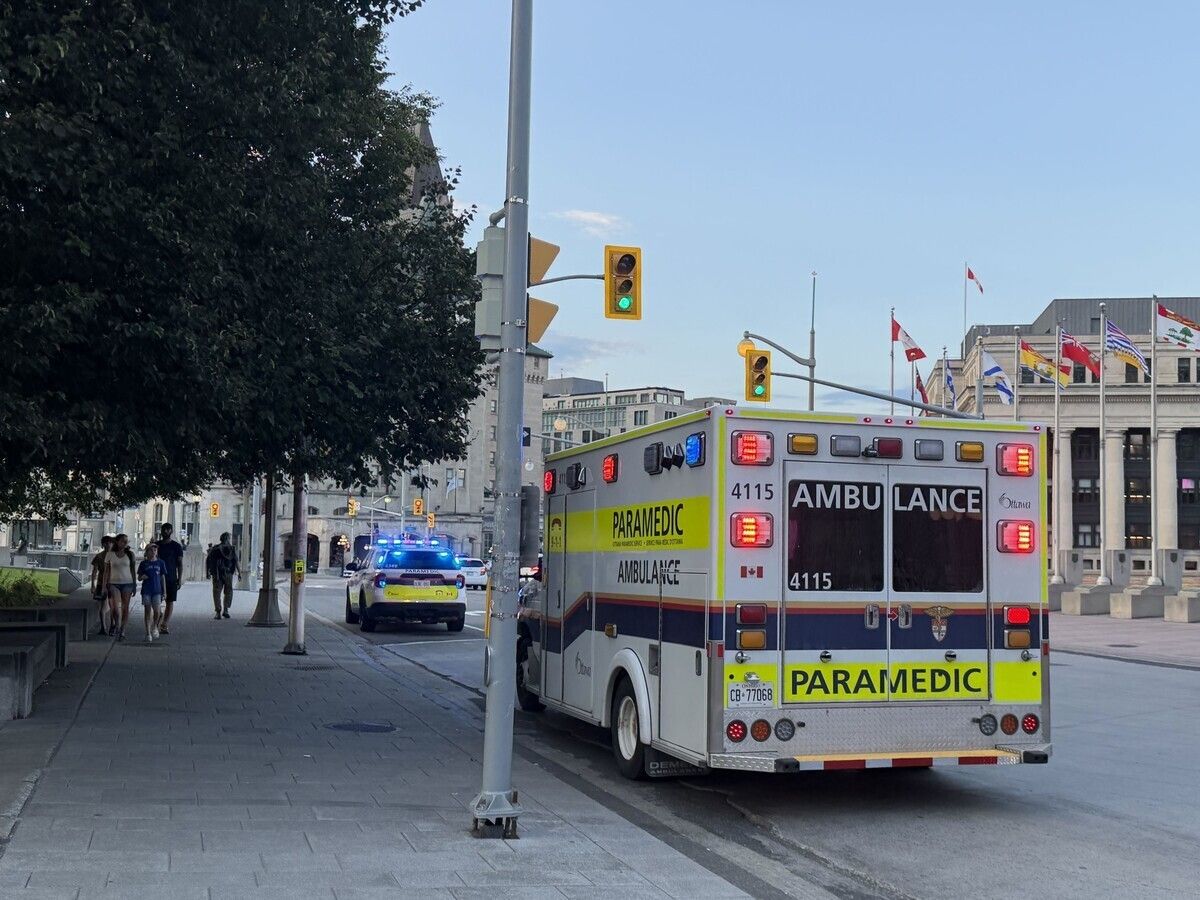 Pedestrian struck by vehicle in south-end Ottawa