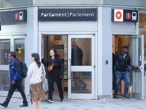People in downdown Ottawa on Sept. 10, 2024, the day that public servants starting returning to their offices. Photo by Jean Levac/Ottawa Citizen