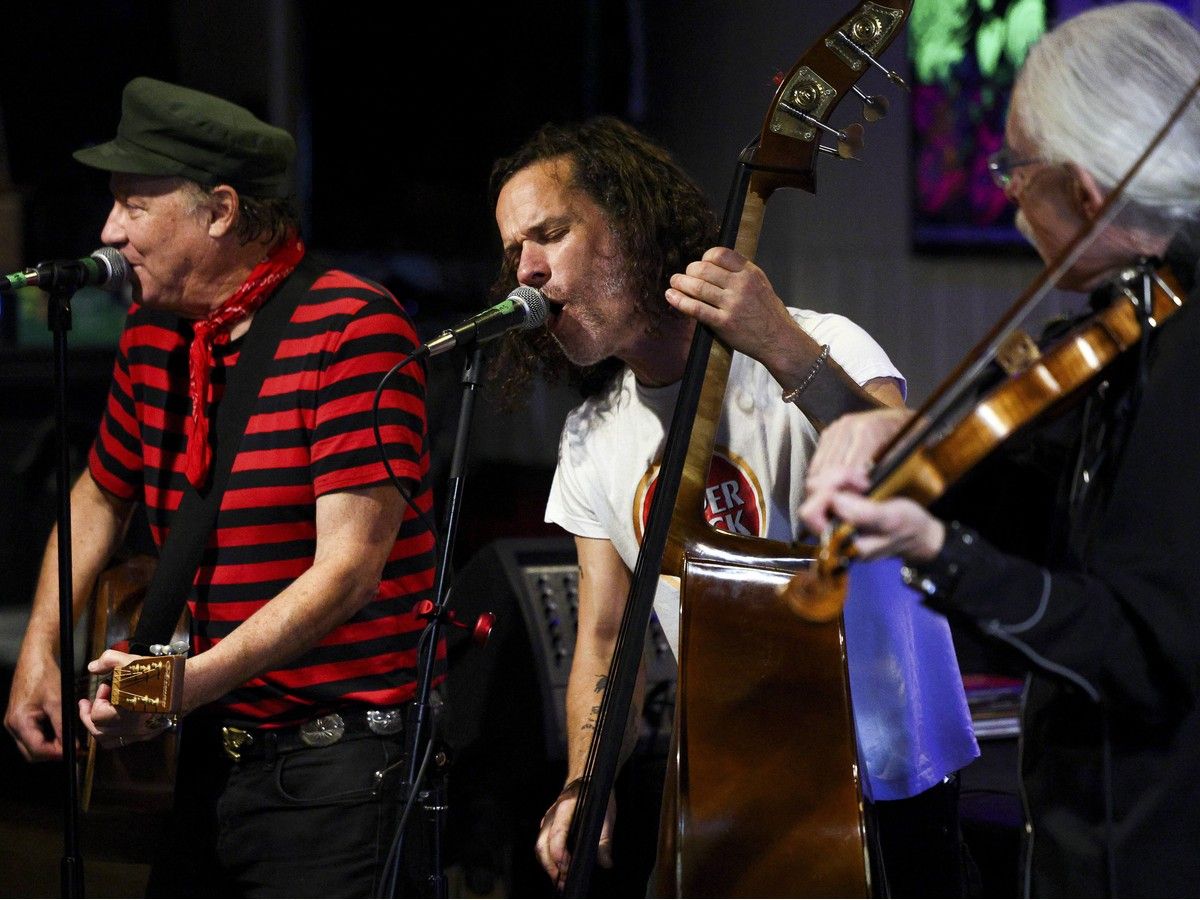 Ottawa-based traditional three-piece combo band The Lockmasters perform during an election campaign event for mayoral candidates at the Dominion Tavern in the ByWard Market on Wednesday, Oct. 14, 2026.