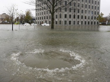 Ottawa city crews were watching the water rise at the PEBB Building at 2197 Riverside Drive in Ottawa Monday Oct. 30, 2017.