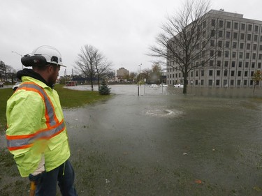 Ottawa city crews were watching the water rise at the PEBB Building at 2197 Riverside Drive in Ottawa Monday Oct. 30, 2017.