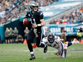 Quarterback Carson Wentz #11 of the Philadelphia Eagles runs the ball against outside linebacker Shane Ray #56 of the Denver Broncos during the first quarter at Lincoln Financial Field on November 5, 2017 in Philadelphia, Pennsylvania. (Photo by Joe Robbins/Getty Images)