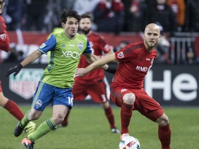 Toronto FC midfielder Michael Bradley (4) shields the ball against Seattle Sounders midfielder Nicolas Lodeiro (10) in the MLS Cup Championship match against the Seattle Sounders in Toronto, Ont. on Saturday December 10, 2016. Craig Robertson/Toronto Sun/Postmedia Network