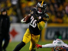 With star receiver Antonio Brown out, the Steelers should be giving the ball to Le’Veon Bell plenty of times this week. (GETTY IMAGES)
