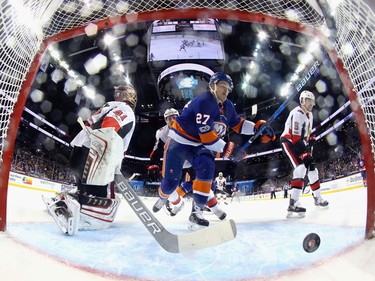 Anders Lee of the Islanders scores a power-play goal on Craig Anderson of the Senators on Friday night.