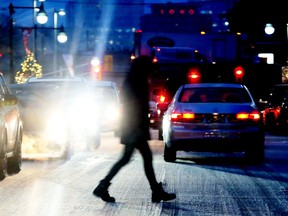 Traffic, pedestrian and snow on Bank St. in Ottawa, January 12, 2018. Time 4:52pm. Photo by Jean Levac/Ottawa Citizen Assignment number 128358