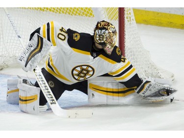 Boston Bruins goaltender Tuukka Rask (40) gloves a bouncing puck.