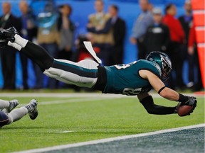 Zach Ertz #86 of the Philadelphia Eagles makes an 11-yard touchdown reception in the fourth quarter against the New England Patriots in Super Bowl LII at U.S. Bank Stadium on February 4, 2018 in Minneapolis, Minnesota.