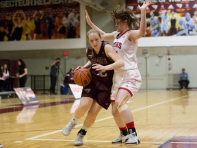 The favourite to be selected uOttawa’s most valuable player this season, Jennifer Crowe helped the Gee-Gees to third place in the final OUA standings and to a 65-55 victory over York on Saturday. (Greg Mason photo)