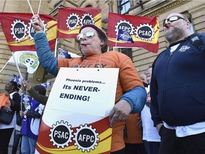 Public servants protest over problems with the Phoenix pay system outside the Office of the Prime Minister and Privy Council in Ottawa on Oct. 12.