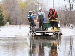Volunteers help on Voisine Rd to fight off the flood from the Ottawa River in Rockland, May 09, 2017.