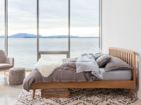 The Culla Spindle Oak bed features the clean, modern lines of Scandinavian furniture. Its light colour and breezy elegance is perfectly suited to a contemporary, airy bedroom like this.