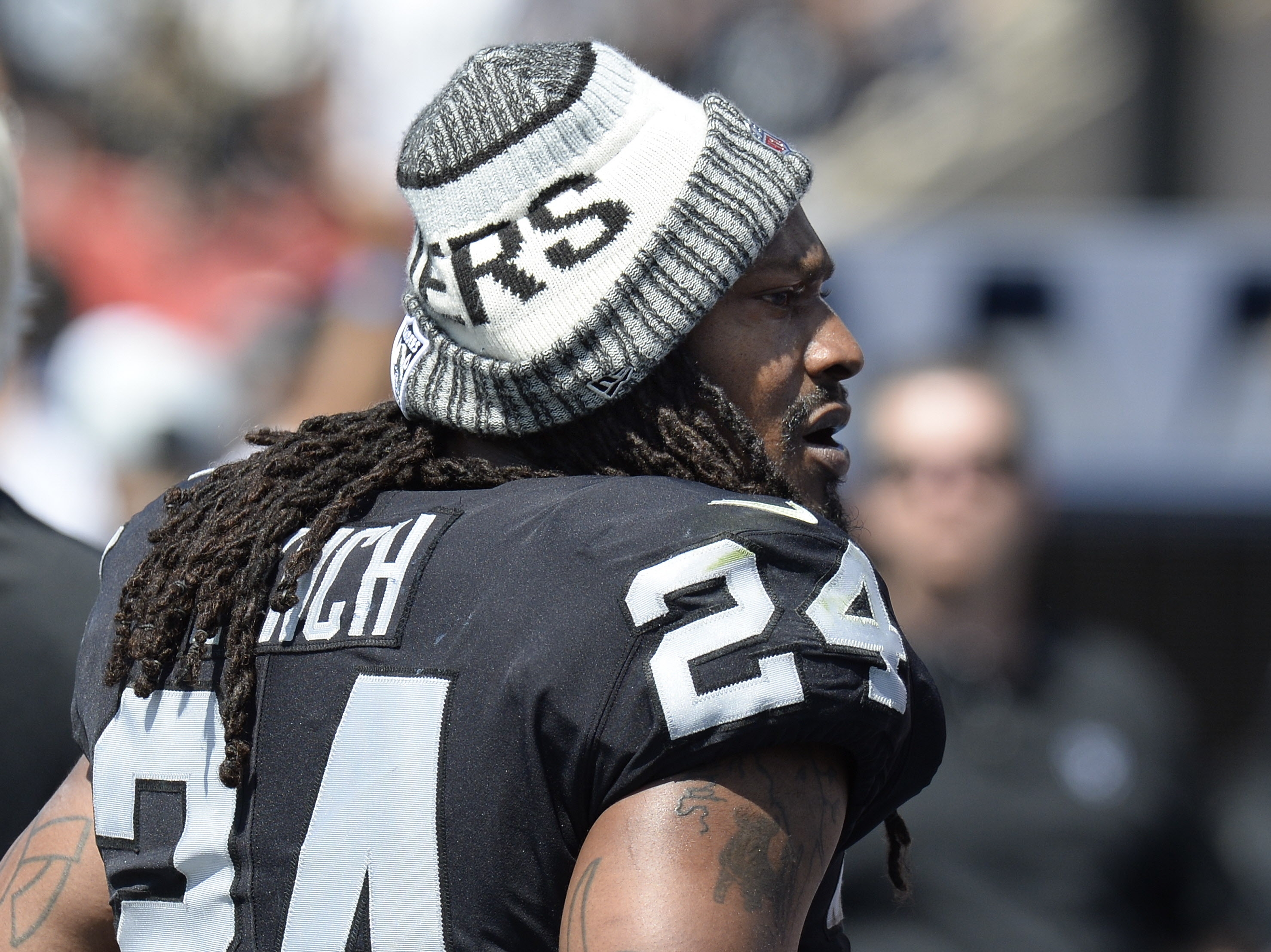 Should the Raiders bring Marshawn Lynch back in 2018?