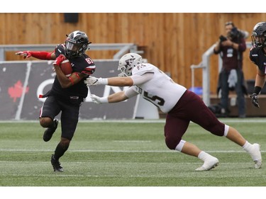 The University of Ottawa Gee-Gees' Tommy Detlor (95) chases the Carleton Ravens' Chad Manchulenko.