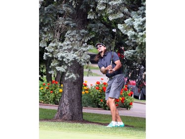 Erik Karlsson of the Ottawa Senators practises his chip shot at the Royal Ottawa Golf Club.
